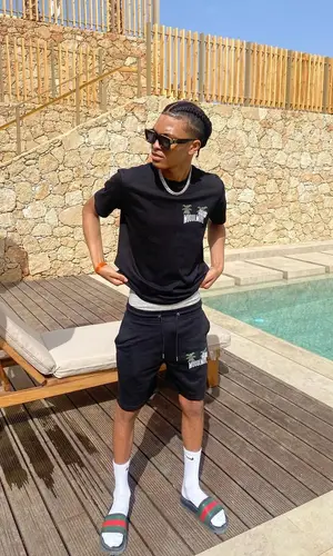 Nemzzz wearing Mogulmove other
