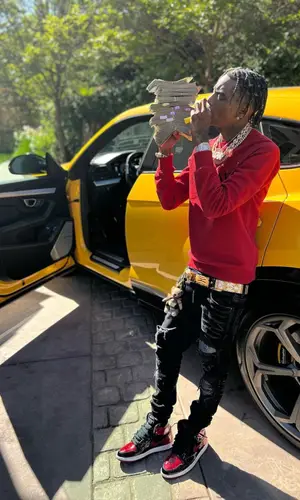 Soulja Boy’s Outfit in Balmain Sweatshirt, Amiri Jeans & Versace Belt (2022)