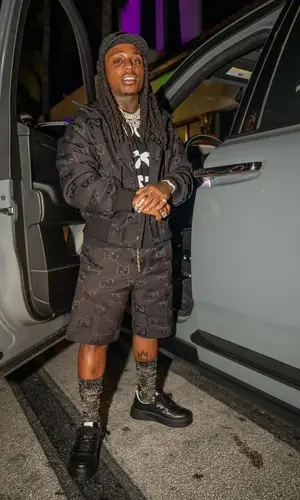 Jacquees wearing Gucci sock