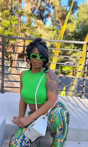 De'arra Taylor wearing Zara pants