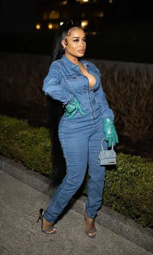 Dream Doll’s Outfit in Jacquemus Bag, Tom Ford Sandals & Prada Gloves (2022)