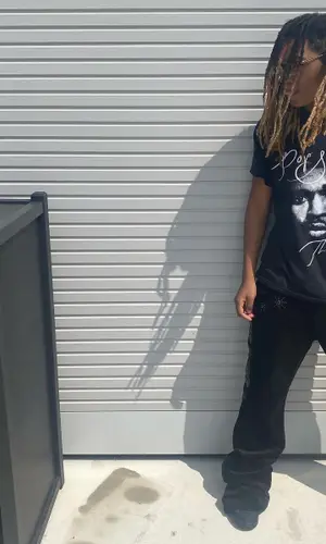 Tana’s Outfit in Vlone T-Shirt, Jordan Sneakers & Pop Smoke Merch (2022)
