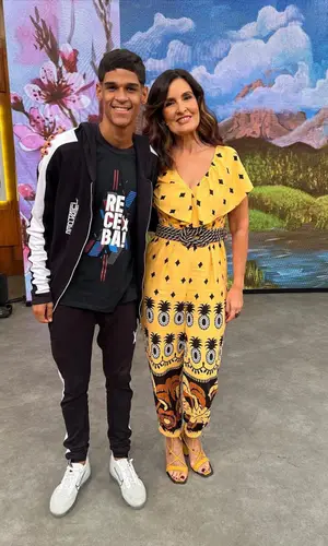Iran Ferreira wearing Loja Do Luva pants