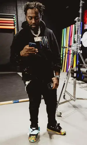 Peezy wearing Hermes belt