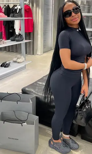 Jayda Wayda’s Outfit in Yeezy Sneakers, Hermes Bag & Balenciaga Eyewear (2022)