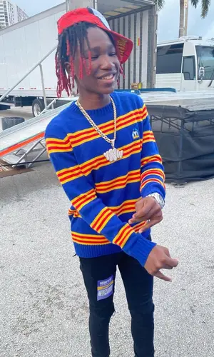 YNW BSlime’s Outfit in Forever 21 Sweater, Ksubi Jeans & Disney (2022)