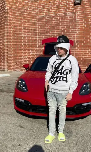 Yeat wearing Off-White hoody