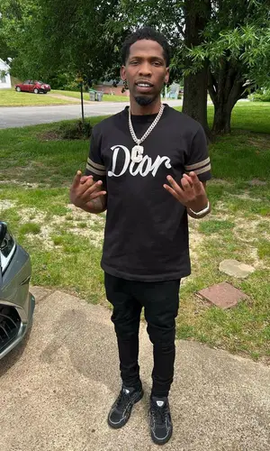 BlocBoy JB wearing Dior t-shirt