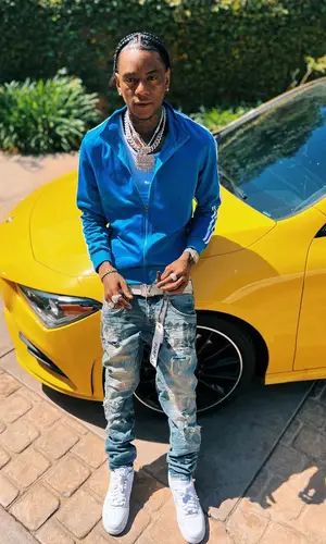 Soulja Boy wearing Louis Vuitton belt