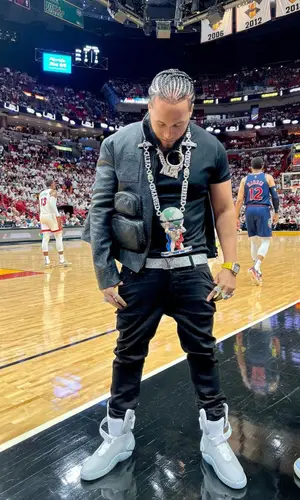 El Alfa El Jefe’s Outfit in Louis Vuitton Jacket & Nike Sneakers (2022)