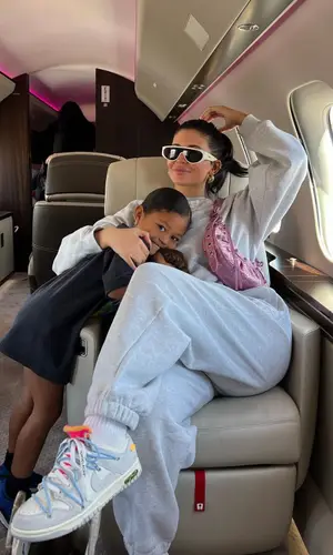 Kylie Jenner’s Outfit in Alexander Wang Sweatshirt, Balenciaga Bag & Bottega Veneta Eyewear (2022)