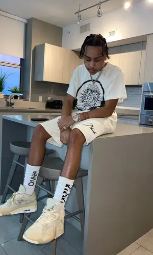 Stunna Gambino wearing Off-White sock