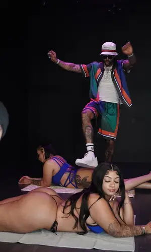 Dave East’s Outfit in Nike Sneakers & Sergio Tacchini Hat (2022)