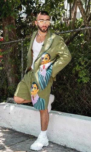 Manuel Turizo’s Outfit in KidSuper Jacket, Maison Margiela Sneakers & A-Cold-Wall* Eyewear (2022)