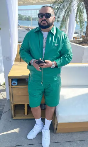 Cash’s Outfit in Prada Jacket, Nike Sneakers & Louis Vuitton Eyewear (2022)