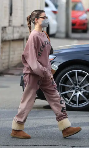 Madison Beer’s Outfit in Kanye West Merch Sweatshirt & Garrett Leight Eyewear (2021)