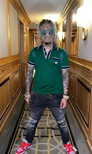 Lil Pump’s Outfit in Gucci Shirt, Balmain Jeans & Nike Sneakers (2022)