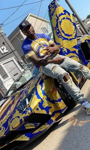 50 Cent wearing New Era cap