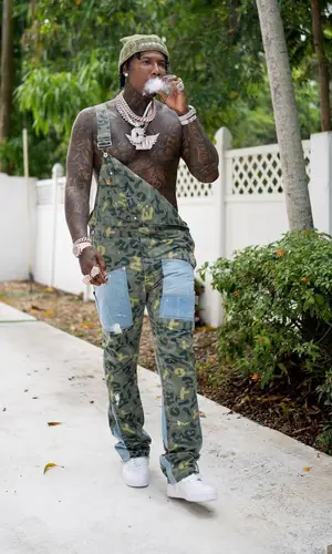 Moneybagg Yo wearing Gallery Dept. pants