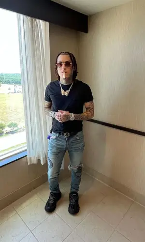 Lil Skies’ Outfit in Amiri Jeans, Balenciaga Sneakers & Dolce & Gabbana Belt (2022)