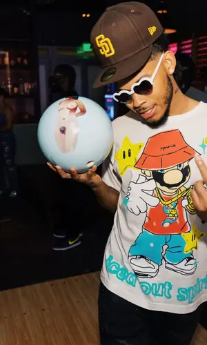 1800Tommy wearing New Era cap