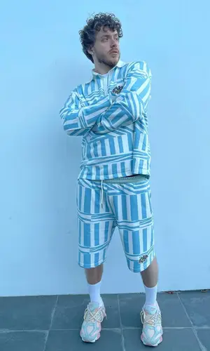 Jack Harlow’s Outfit in Lucid FC Shirt, New Balance Sneakers & Joe Freshgoods (2022)