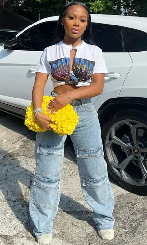 Jayda Wayda’s Outfit in Pretty Little Thing T-Shirt, Bottega Veneta Bag & Marni Sandals (2022)