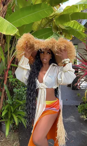 De'arra Taylor wearing Nukloset hat