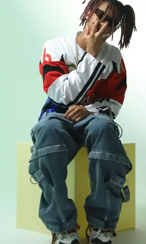 Kashdami’s Outfit in Lanvin Sneakers & Balenciaga Eyewear (2022)