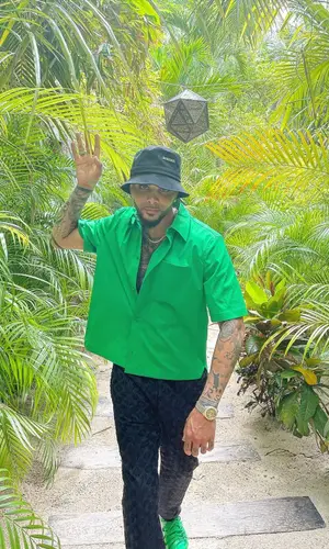 Layvin Kurzawa wearing Jacquemus hat