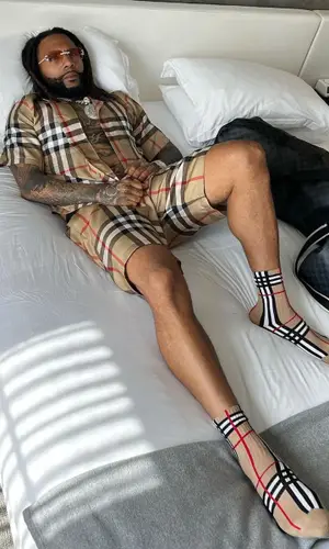 Money Man’s Outfit in Burberry Shirt & Louis Vuitton Bag (2022)