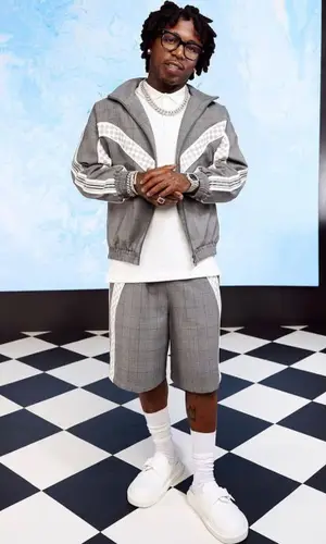 Jacquees wearing Louis Vuitton sandal