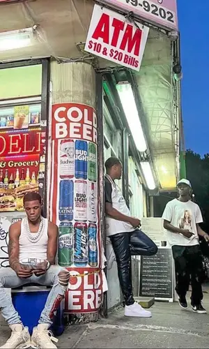 A Boogie Wit Da Hoodie wearing Hermes belt