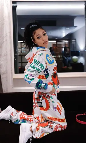 Coi Leray’s Outfit in Market Hoodie, Nike Sneakers & MCM Bag (2022)