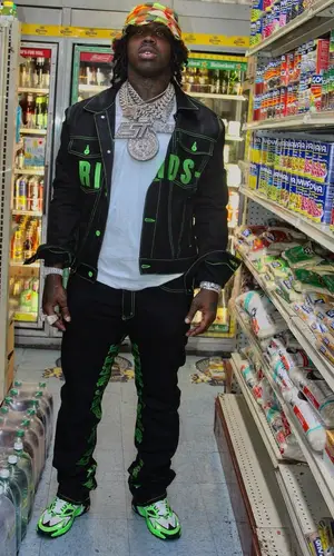 EST Gee’s Outfit in Vlone Jacket & Louis Vuitton Sneakers (2022)