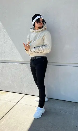 Summrs’ Outfit in Saint Laurent Hoodie, Louis Vuitton Belt & Chanel Hat (2022)