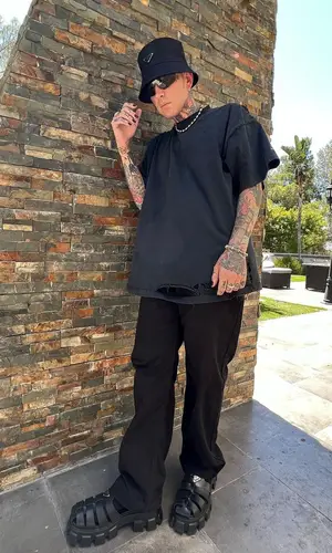 Blackbear’s Outfit in Balenciaga T-Shirt & Prada Hat (2022)