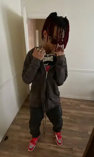 Kashdami’s Outfit in Rick Owens Hoodie, B.B. Simon Belt & Oakley Eyewear (2022)