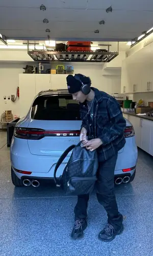 Slump6s’ Outfit in Chrome Hearts Hat, Matty Boy & Apple (2022)