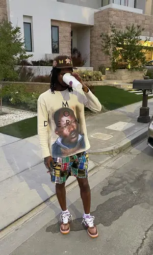 BigBabyGucci’s Outfit in A-Cold-Wall* Sweater, Bape Shorts & EWDIL Cap (2022)