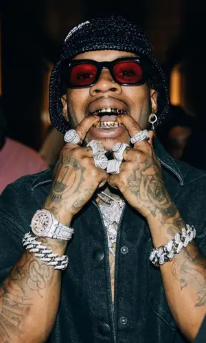 Tory Lanez’s Outfit in Prada Shirt, Rhude Eyewear & Thierry Lasry (2022)