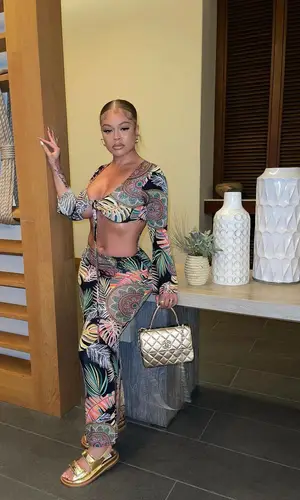 Latto wearing Gucci sandal