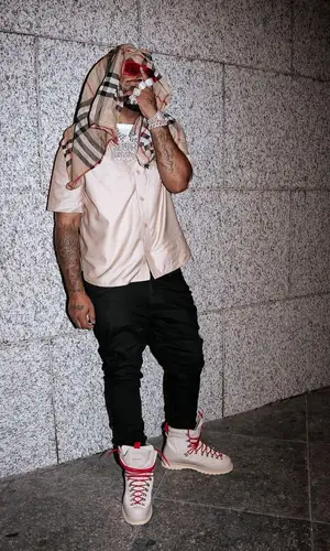 Icewear Vezzo wearing Burberry scarf