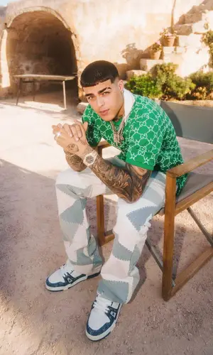 Lunay’s Outfit in Gucci Shirt, Amiri Jeans & Louis Vuitton Sneakers (2022)