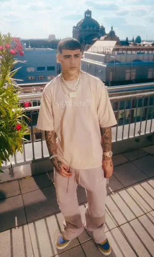 Lunay’s Outfit in Off-White Pants, Jordan Sneakers & Union Los Angeles (2022)