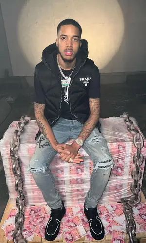 M24’s Outfit in Prada Jacket, Amiri Jeans & Chanel Sneakers (2022)