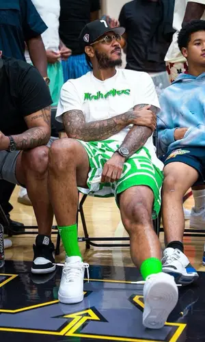 Carmelo Anthony wearing Famous Nobody’s t-shirt
