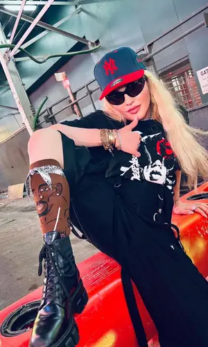 Madonna wearing New York Yankees cap