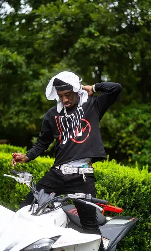 2Rare wearing Vlone hoody