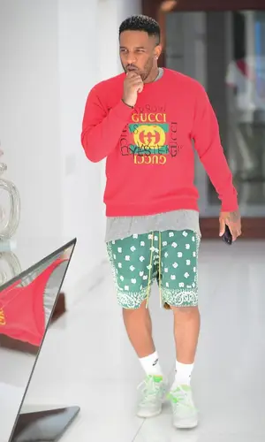 Jefferson Farfan wearing Nike sneakers